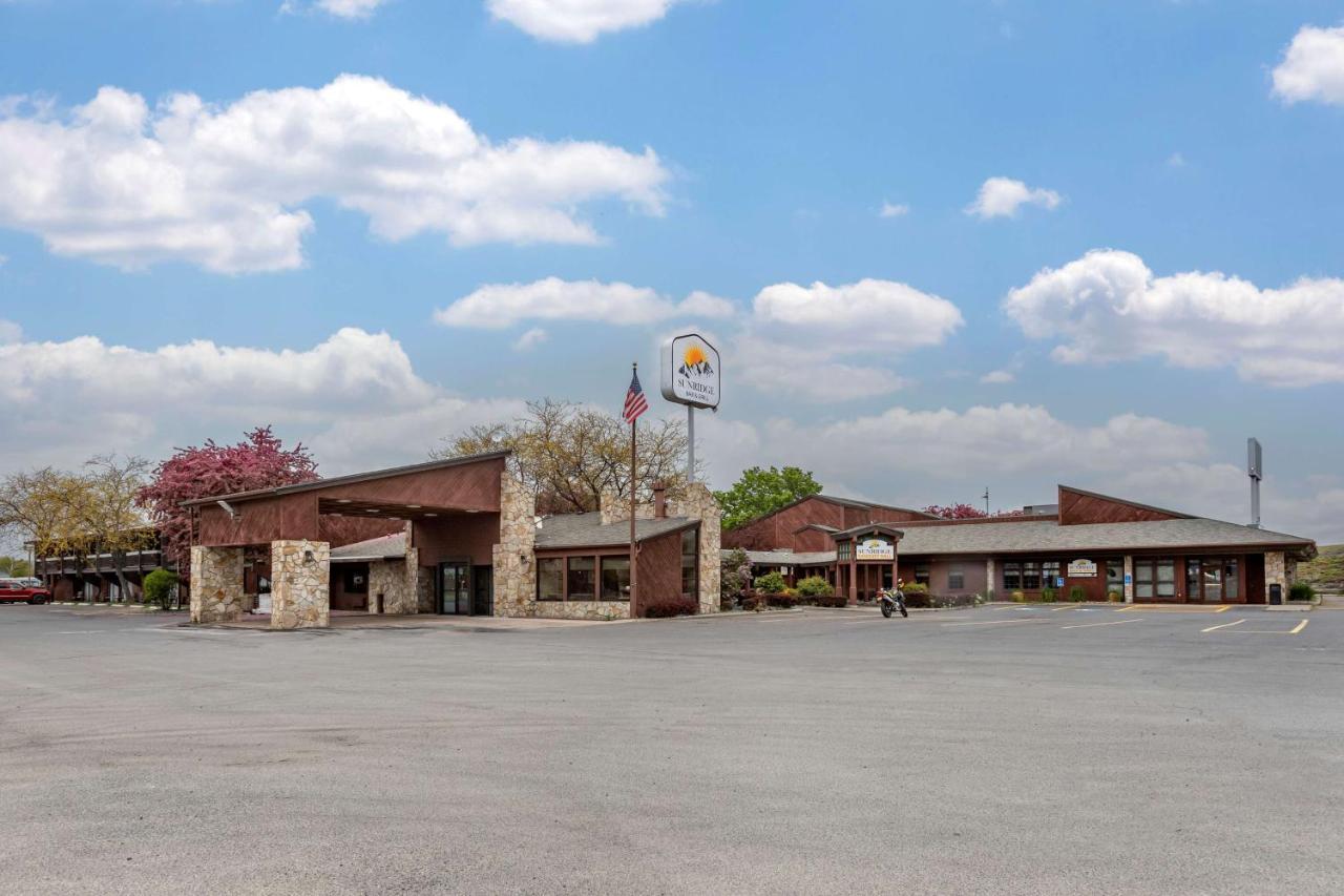 Hotel Western Sunridge & Conference Center